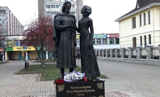 Монумент Петру и Февронии торжественно открыли в Обнинске