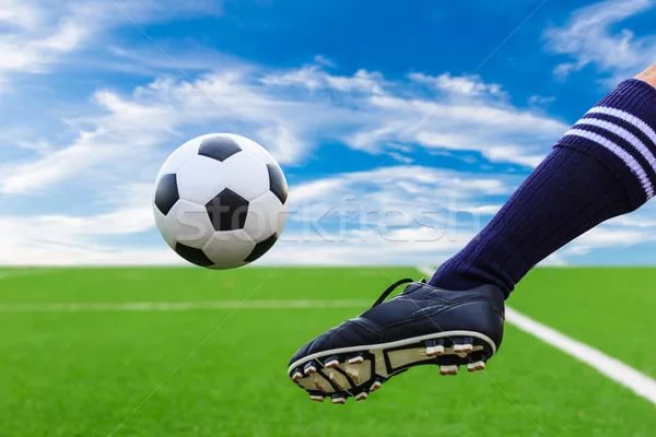 Футбол нога и мяч