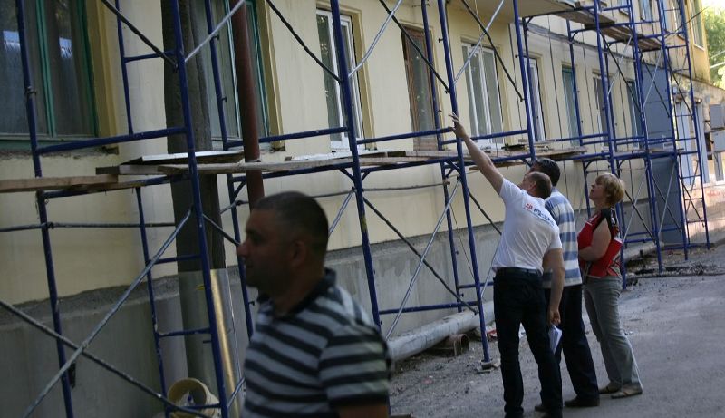 Активисты ОНФ взяли на контроль качество капитального ремонта  дома на улице Ленина в Калуге