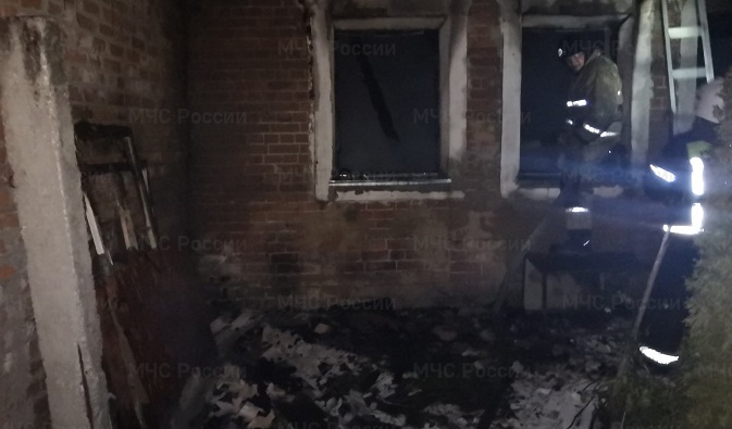 В калужской деревне при пожаре дома погибла 90-летняя женщина