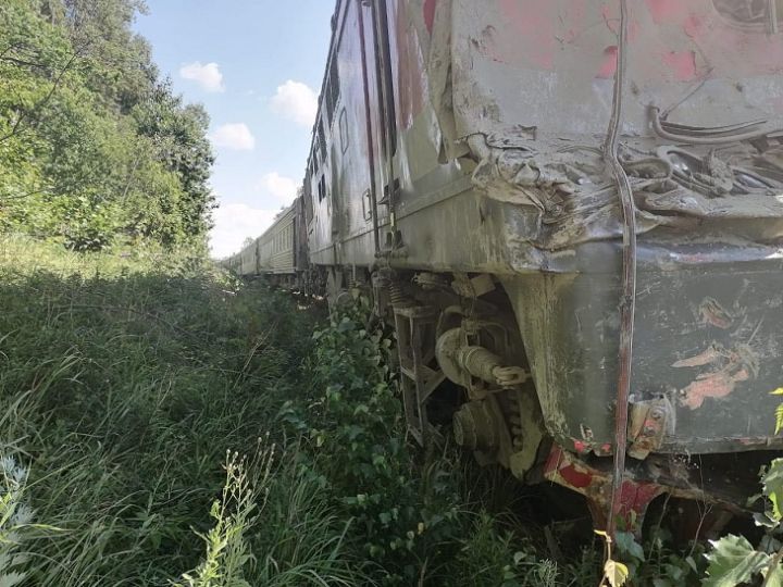 В Калужской области столкнулись грузовик и пассажирский поезд