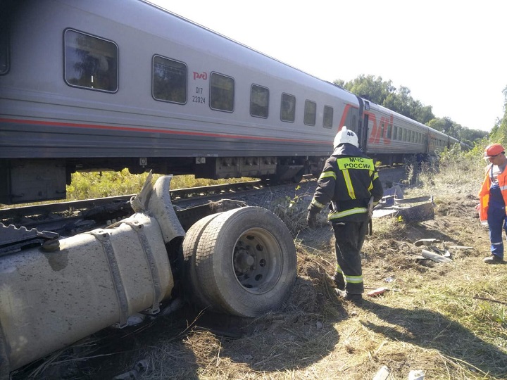 В Калужской области погиб водитель грузовика при столкновении с поездом