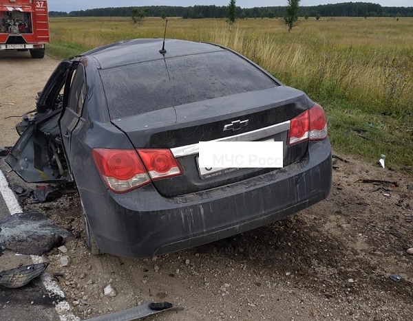 В Калужской области погиб водитель «Шевроле» при столкновении с грузовиком