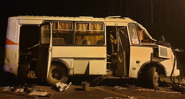 Три человека погибли при столкновении автобуса и грузовика в Калужской области