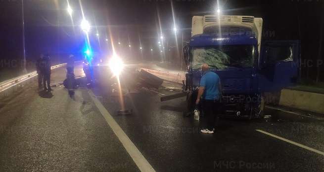 В Калуге при столкновении с фурой погиб водитель «УАЗа»