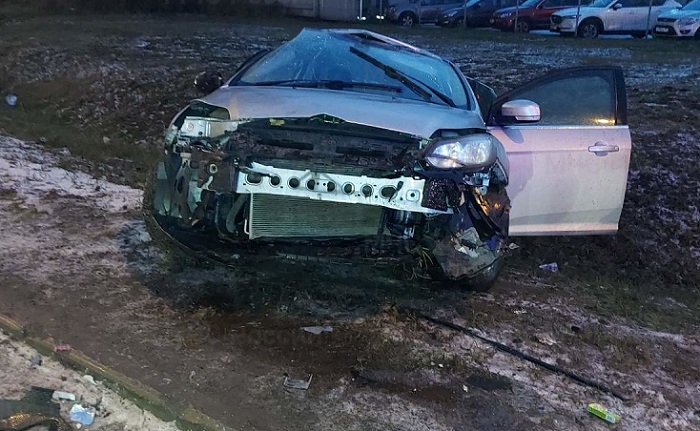 На киевской трассе при столкновении с грузовиком пострадал водитель «Форда Фокус»