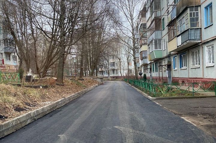 В Калуге отремонтировали двор и проезд на улице Николо-Козинской