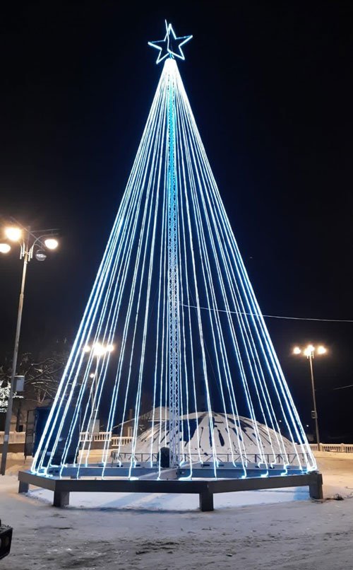 В новогодней Калуге установили 31 световую конструкцию