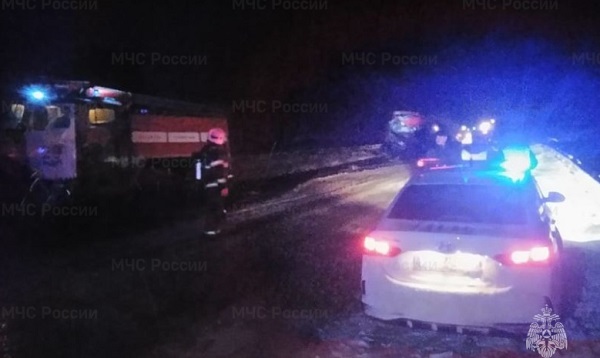 В Калужской области при столкновении 4 грузовиков перевернулась цистерна с аммиаком