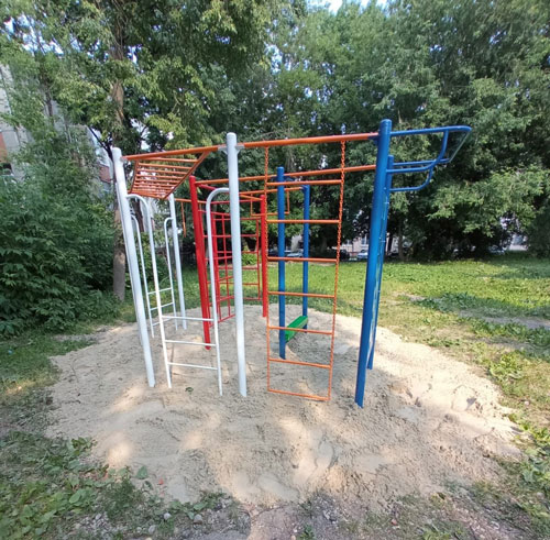 В 65 дворах Калуги отремонтировали детские площадки