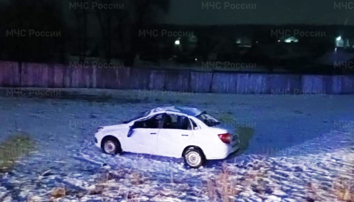 В Жуковском районе 22-летняя девушка на «Ладе» опрокинулась в кювет