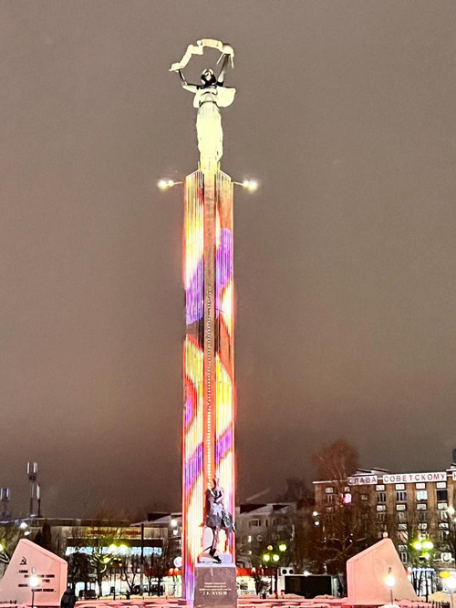 В Калуге заработала новая подсветка монумента Победы