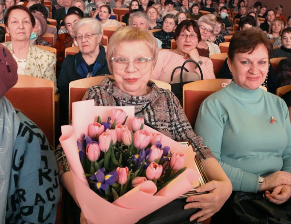 В Калужской филармонии прошли торжества, посвящённые 8 марта
