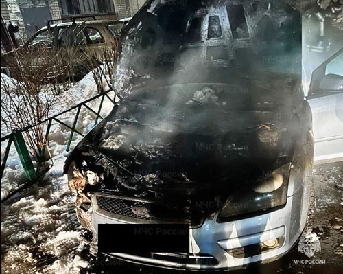 В Калуге на Терепце загорелся автомобиль