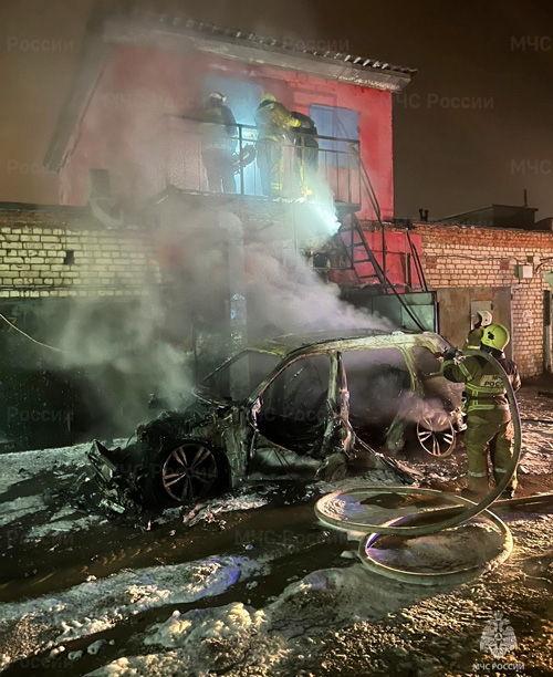 В Калуге в гаражном кооперативе загорелся автомобиль