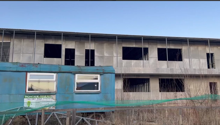 Прокуратура Жуковского района требует ограничить доступ к двум недостроенным зданиям