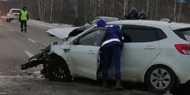 В Калужской области при столкновении трех иномарок пострадали семь человек